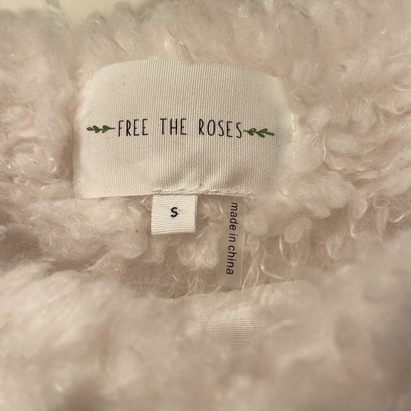 Free the Roses Fuzzy Teddy Jacket NWOT - Picture 3 of 5
